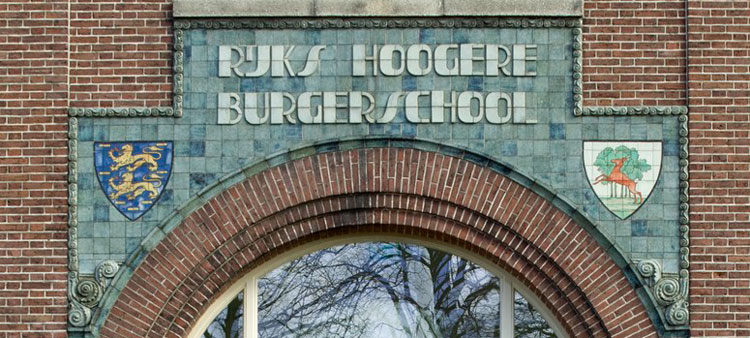 Voorgevel van de hbs in Drachten, Friesland. © Kris Roderburg/Rijksdienst voor het Cultureel Erfgoed