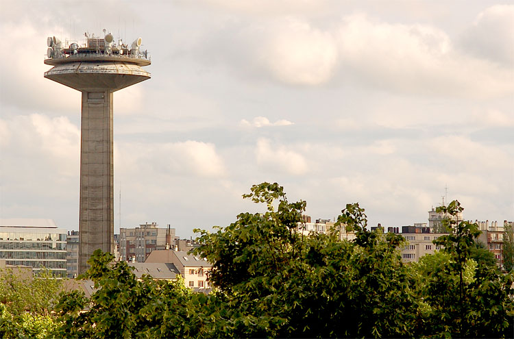 De VRT-toren aan de Reyerslaan in Brussel. © Luc Viatour