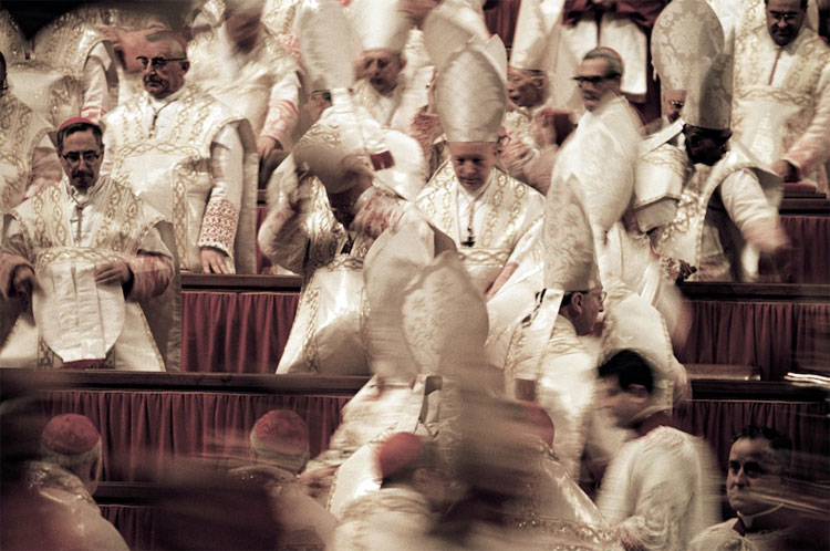Concilievaders tijdens het Tweede Vaticaanse Concilie. © Lothar Wolleh