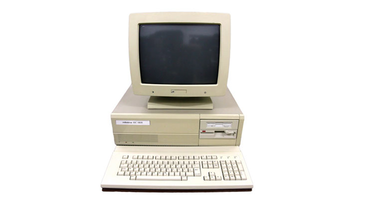 Een personal computer uit 1990. © Wikimedia Commons