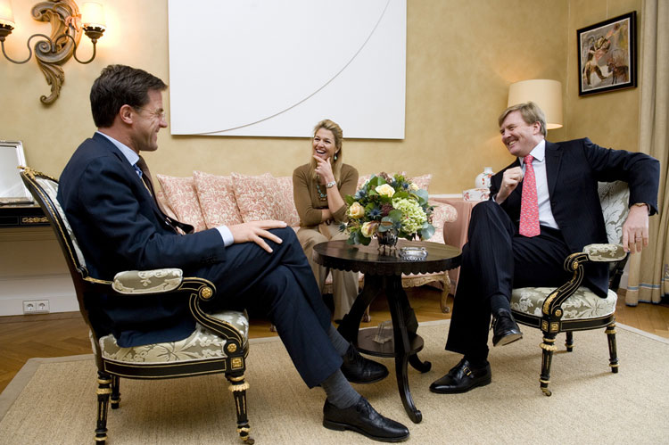 Mark Rutte, Máxima en Willem-Alexander. © Henk-Jan van der Klis