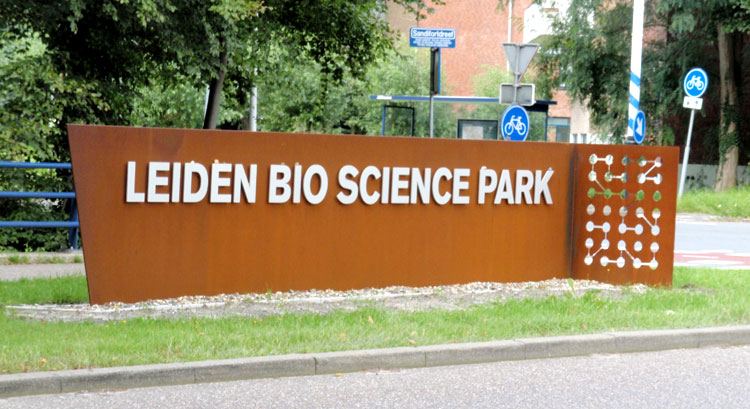 Een bedrijventerrein gericht op biotechnologie op de grond van de Universiteit Leiden.