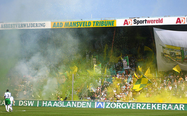 De tribunes van ADO Den Haag. © R. Karsters/Wikimedia Commons