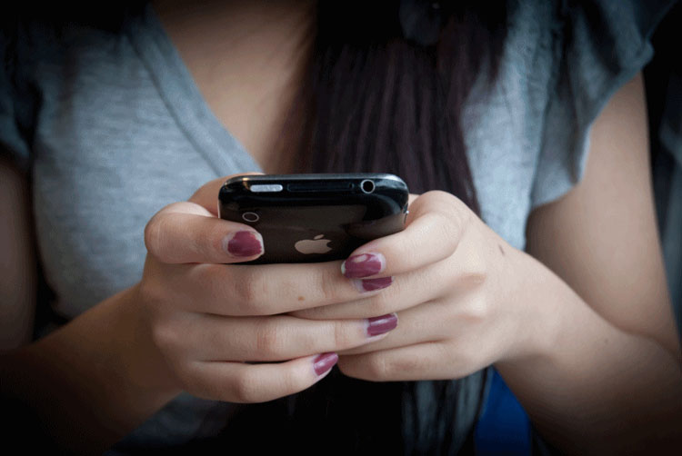 De Universiteit Antwerpen onderzocht 2 miljoen woorden uit chatgesprekken van 28.000 Vlaamse tieners.