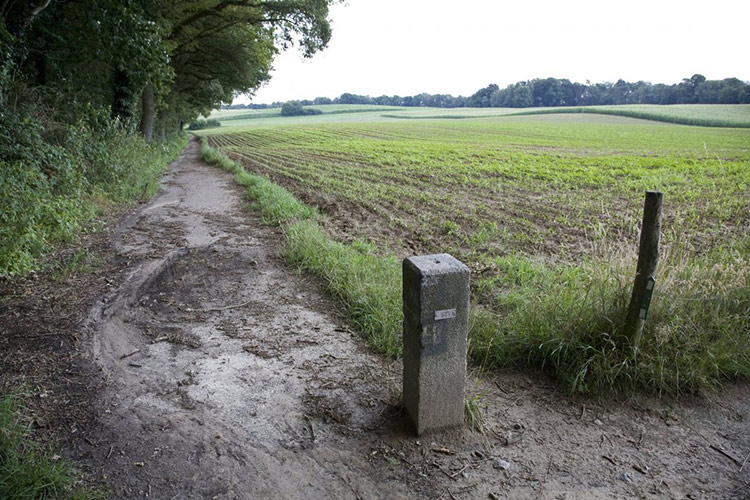 Grenspaal tussen Nederland en Duitsland in Berg en Dal.