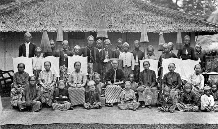 Een regentenfamilie in Java in 1885.