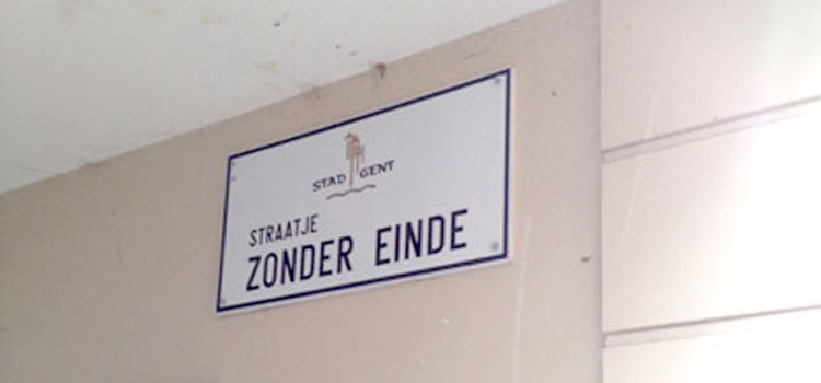 Dit straatje ligt in Gent, België.