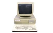 Een personal computer uit 1990. © Wikimedia Commons