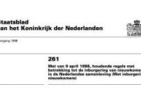 De publicatie van de wet in het Staatsblad.