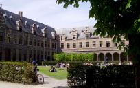 De Universiteit van Antwerpen. De Vlaamse overheid wil het Engels in het hoger onderwijs juist aan banden leggen.